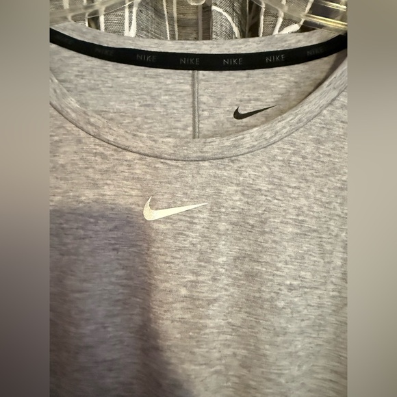 Nike Women’s Dri Fit Gray Women's Twist Front Top size Large - Picture 3 of 5
